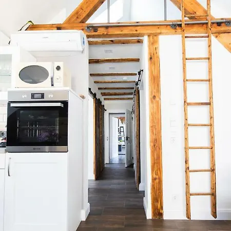Apartment Vintage Meets Moderne
