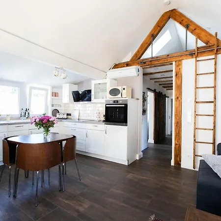 Apartment Vintage Meets Moderne