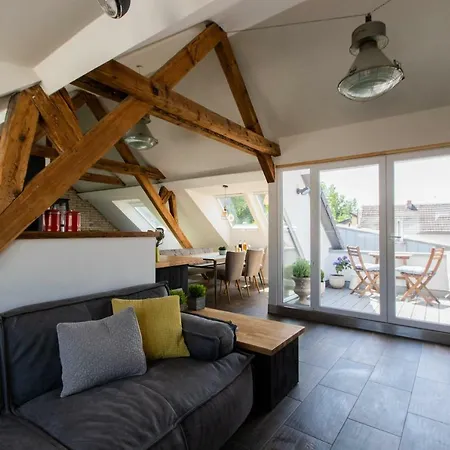 Apartment Vintage Meets Moderne *