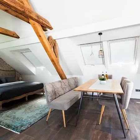 Vintage Meets Moderne